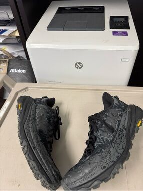 Hoka Speedgoat women  Black and Gray Patterned Athletic comfy!